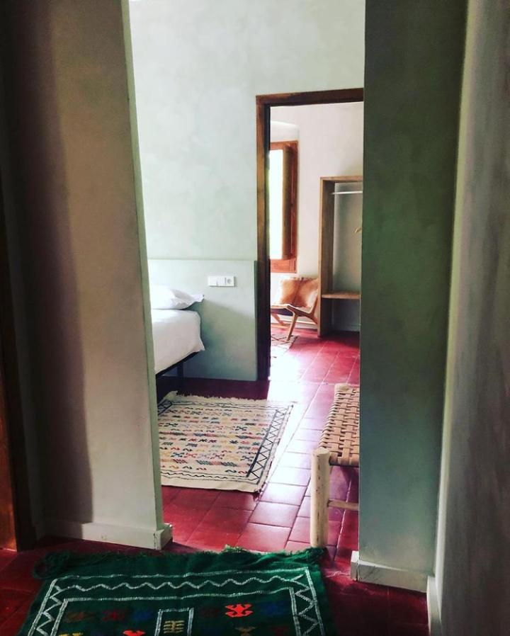 לה ואל דה ביאניה Hostal De Bianya מראה חיצוני תמונה