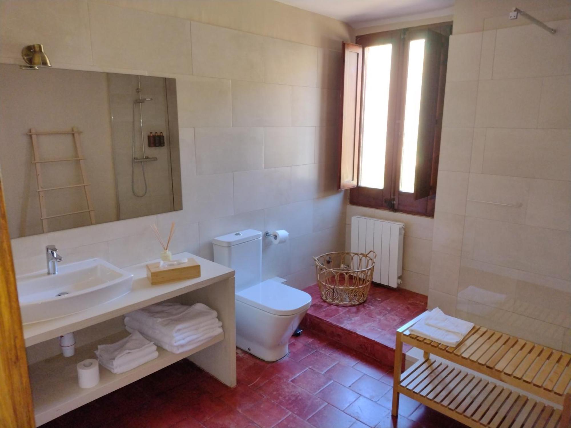לה ואל דה ביאניה Hostal De Bianya מראה חיצוני תמונה