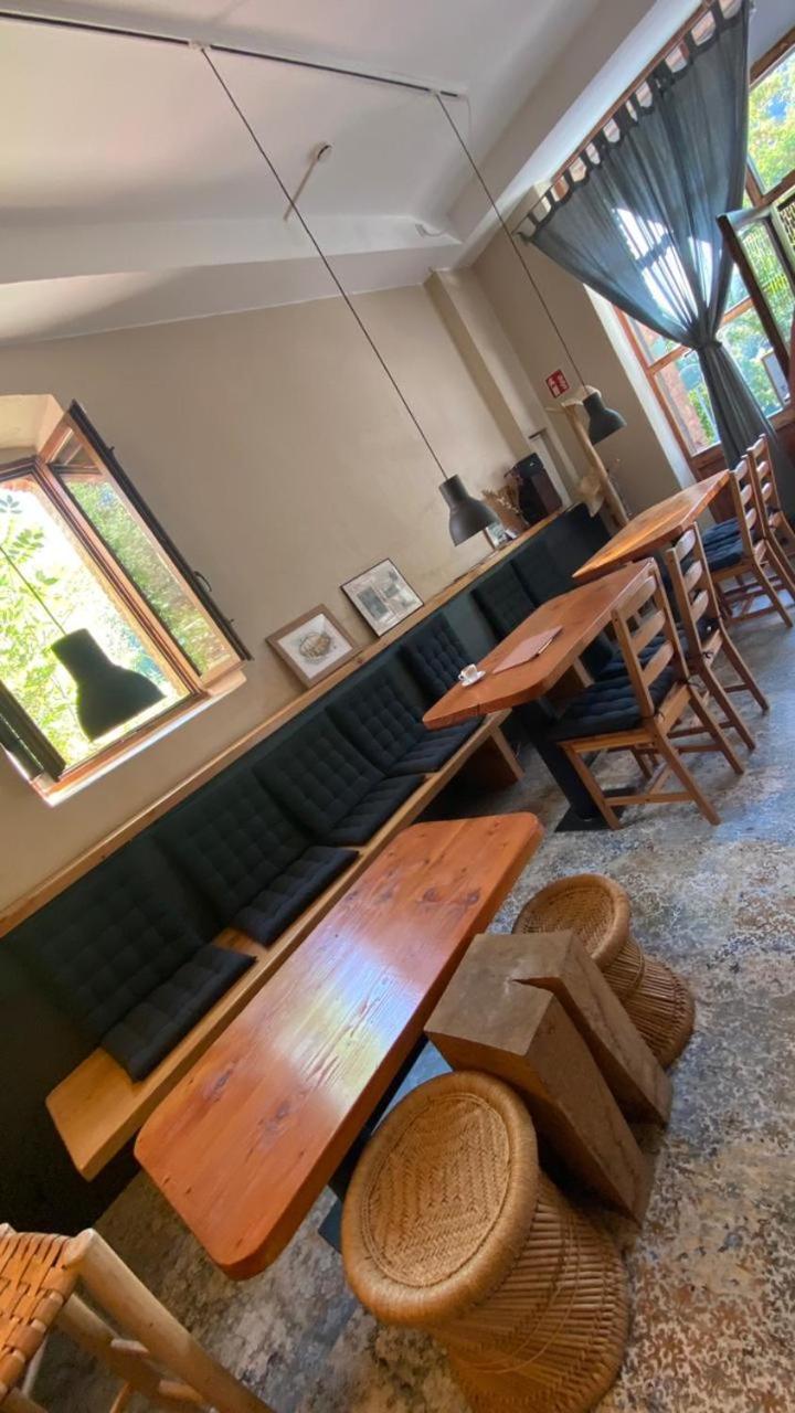 לה ואל דה ביאניה Hostal De Bianya מראה חיצוני תמונה