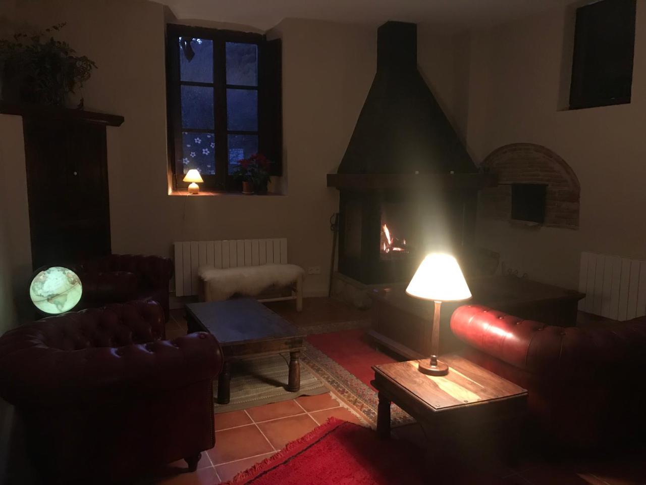 לה ואל דה ביאניה Hostal De Bianya מראה חיצוני תמונה